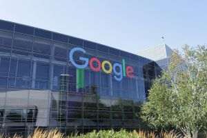 Reuters: Google îndeamnă Curtea Supremă a UE să susţină decizia de anulare a amenzii antitrust de 1,7 miliarde de dolari